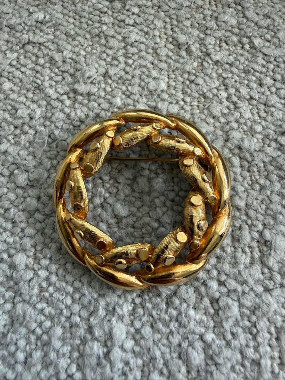 Vintage 80s Sphinx Gold Woven Circle Wreath Brooch - Picture 2 of 5